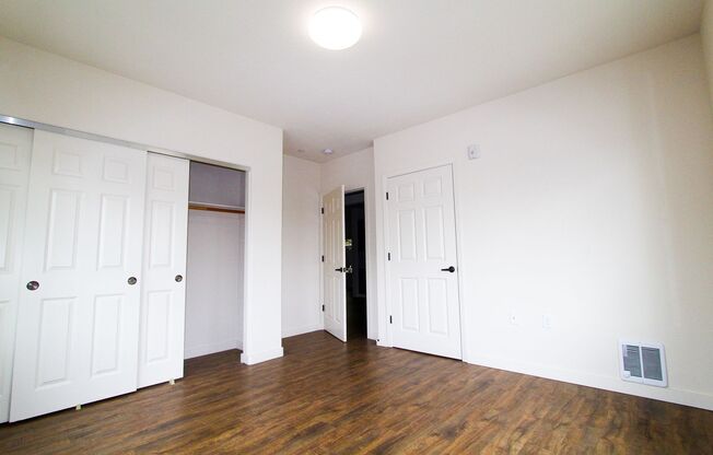 2 beds, 1 bath, $3,295, Unit Stranda Apartments - 2Bedroom 2027 - 2028