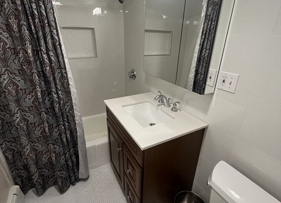 Studio, 1 bath, 356 sqft, $2,300, Unit 5