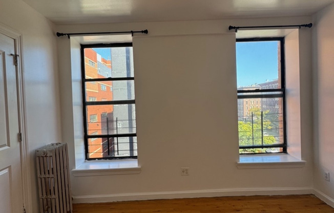 2 beds, 1 bath, $2,100, Unit 5C