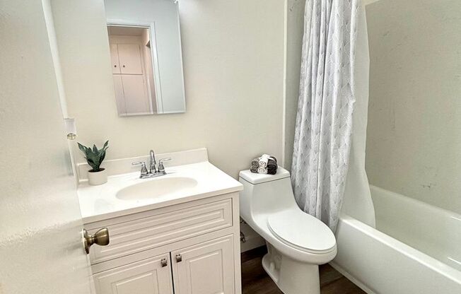 2 beds, 1 bath, 704 sqft, $2,150, Unit 021