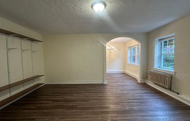 1 bed, 1 bath, 708 sqft, $1,330, Unit King Edward Annex 18