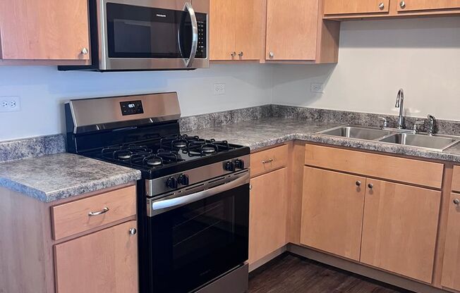 [5026-32] W Madison LLC