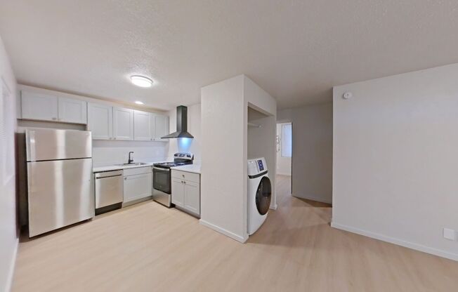 2 beds, 1 bath, 647 sqft, $1,660, Unit 28B