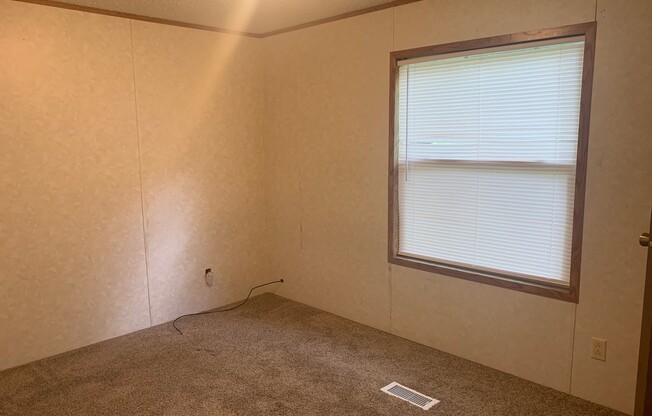 3 beds, 1 bath, $900