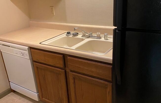 1 bed, 1 bath, 615 sqft, $800, Unit D2