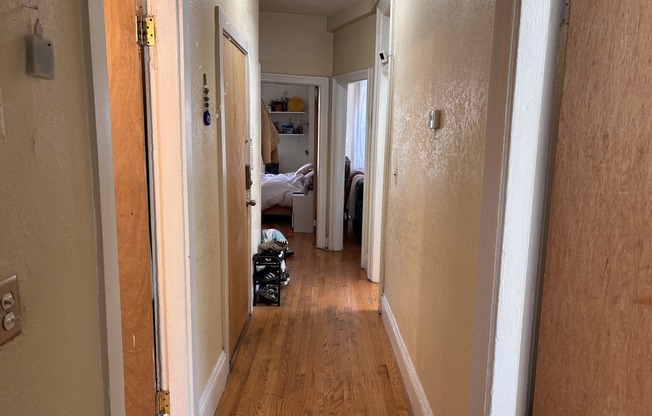 3 beds, 1 bath, $4,500, Unit 2