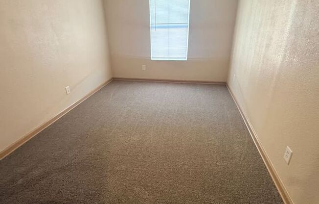 3 beds, 2 baths, 1,100 sqft, $1,395, Unit 1516