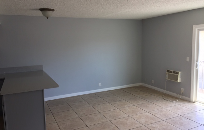 2 beds, 1 bath, 800 sqft, $2,200, Unit F