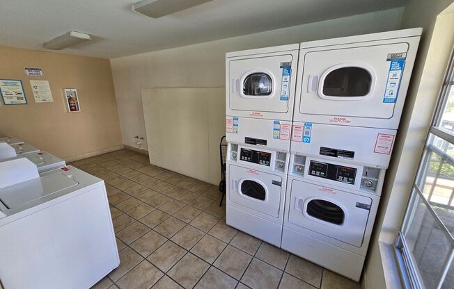 2 beds, 2 baths, $2,700, Unit # 8