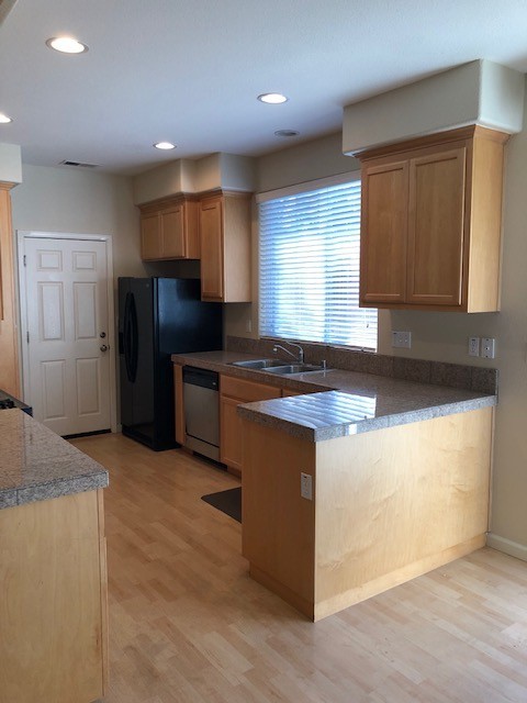 3 beds, 2 baths, $3,200