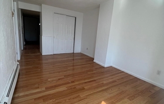 2 beds, 1 bath, $2,250, Unit 3