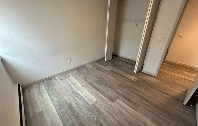 2 beds, 1 bath, $1,395, Unit 122