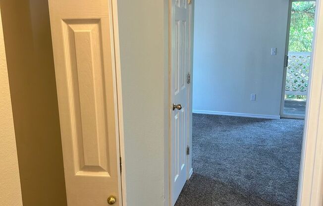 2713 W Maplewood Condo