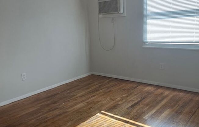 2 beds, 1 bath, 795 sqft, $995, Unit 104 Poe St Unit D