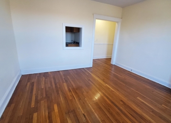 1 bed, 1 bath, 600 sqft, $2,600, Unit 9