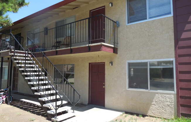 Sweet 2 bed near Golden Valley High School