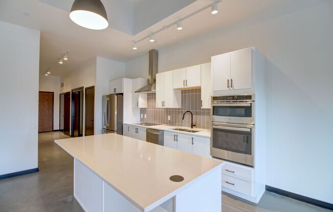 Studio, 1 bath, 1,271 sqft, $2,650, Unit 404