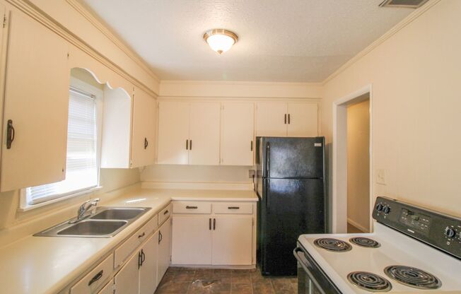 3 beds, 1 bath, $1,250