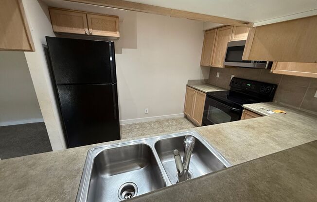 Beautiful Bottom Floor 2bd 1bath Condo For Rent!