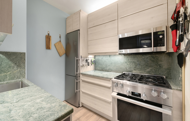1 bed, 1 bath, $6,350, Unit 15B