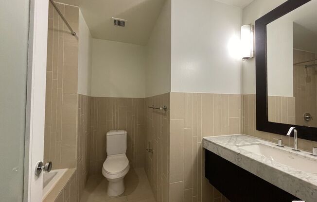 1 bed, 1 bath, 808 sqft, $2,784, Unit 924