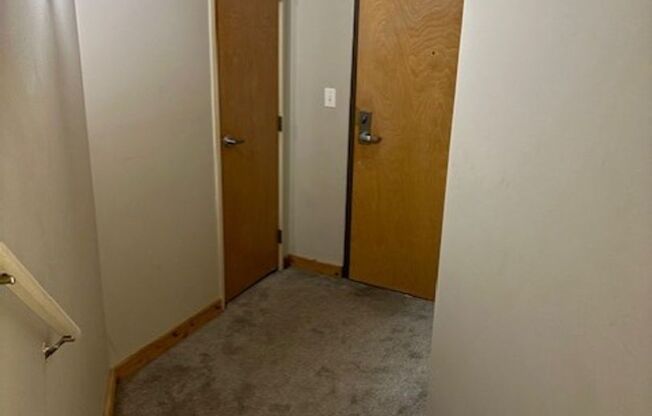 1 bed, 1 bath, 630 sqft, $1,350, Unit 914