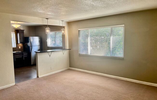 2 beds, 1 bath, 913 sqft, $2,025, Unit 203