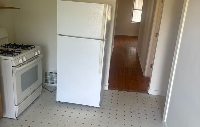 2 beds, 1 bath, 552 sqft, $1,350