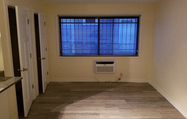 Studio, 1 bath, $725, Unit 07