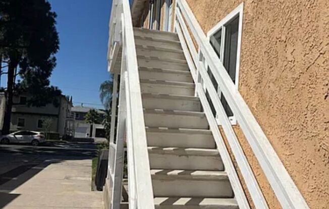 2 beds, 1 bath, 1,000 sqft, $3,040, Unit 1/2