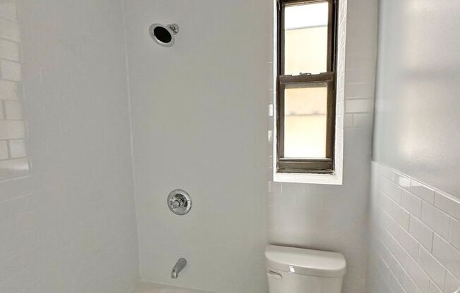 1 bed, 1 bath, $1,950, Unit A13