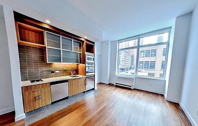 622 W 42 ST