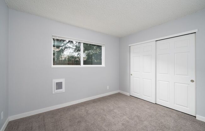 2 beds, 1 bath, 732 sqft, $1,595, Unit 26