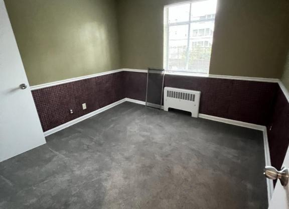 2 beds, 1 bath, 1,025 sqft, $1,850