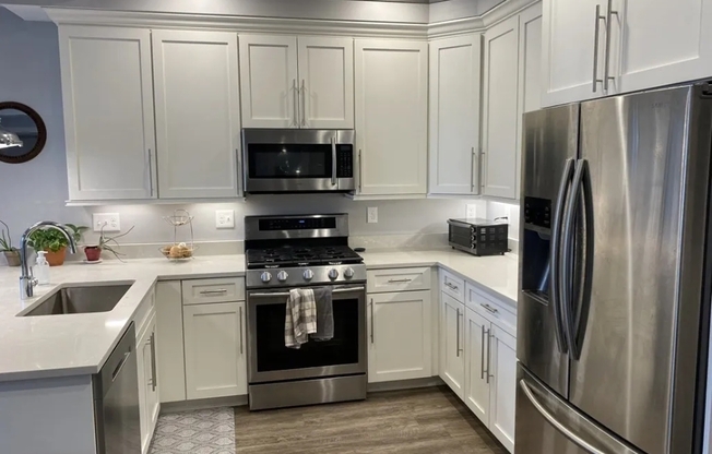 2 beds, 2 baths, $3,900, Unit 6