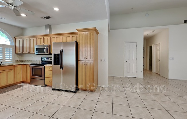 9135 E LAUREL LN