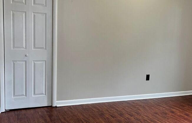 1 bed, 1 bath, 375 sqft, $850, Unit 6