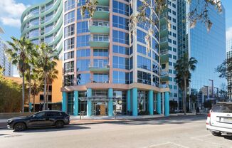 Beautiful Newly Renovated 2/2 Condo at The Waverly on Lake Eola in Downtown Orlando