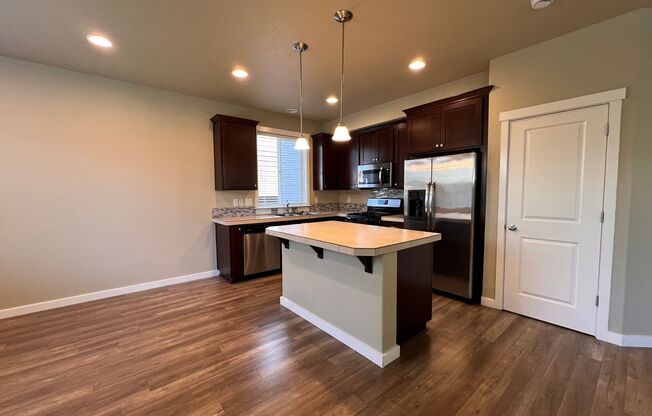 AVAILABLE NOW! Ridgefield 2-story in Picturesque Neighborhood