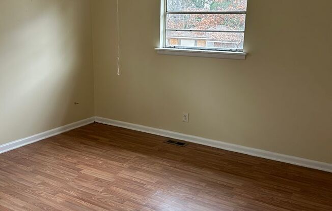 3 beds, 1 bath, $850