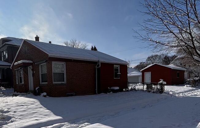 2BR SINGLE FAMILY, REDONE, YARD, PARKING