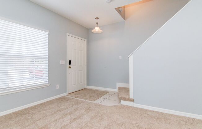 RENT BY MAY 15TH and RECEIVE 2 WEEKS OFF YOUR FIRST MONTH'S RENT!!! Beautiful 2 Bed/2.5 Bath Townhome in Placid Lakes Community in Sanford!