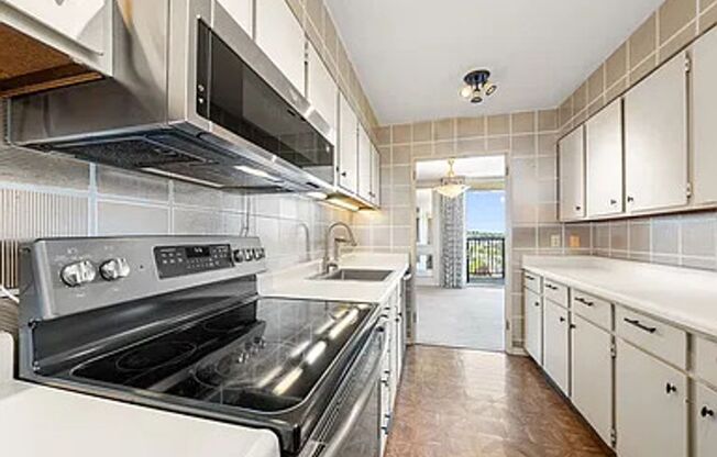 Spacious Condo with Mt. Baker & Mt. Rainier Views | Private Deck | Near Light Rail
