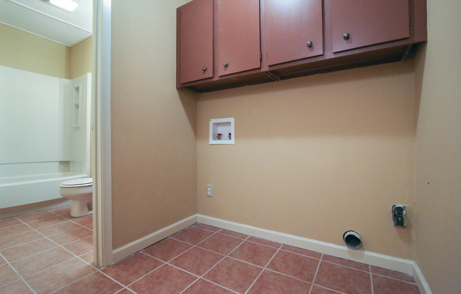 2 beds, 1 bath, 900 sqft, $925, Unit 2D