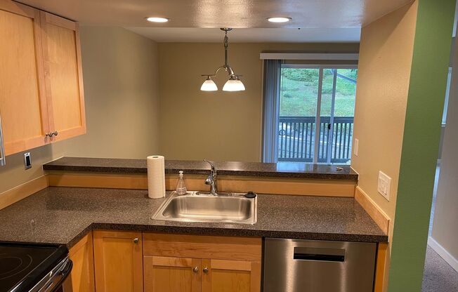 Spacious, Top Floor 2 Bed 2 Bath w/Pool and Gym
