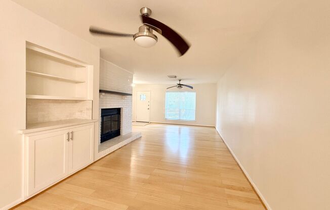 Elegant 3/2/2 home in Maplewood near Meyerland!