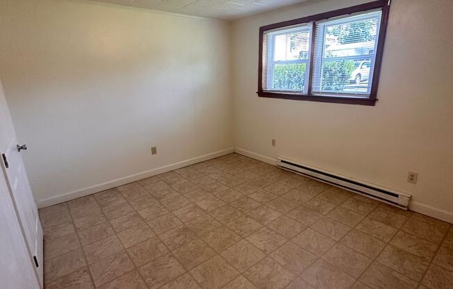 2 beds, 1 bath, 903 sqft, $1,240, Unit M-11