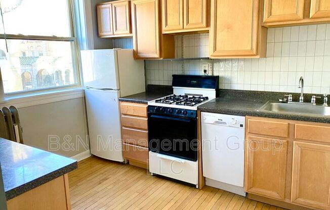 4899 N. Hermitage