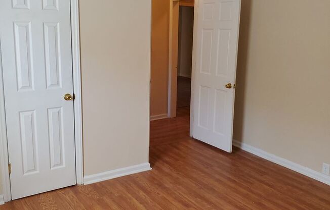 3 beds, 1 bath, $1,000