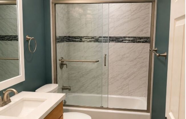 2 beds, 1 bath, 925 sqft, $2,400, Unit 7